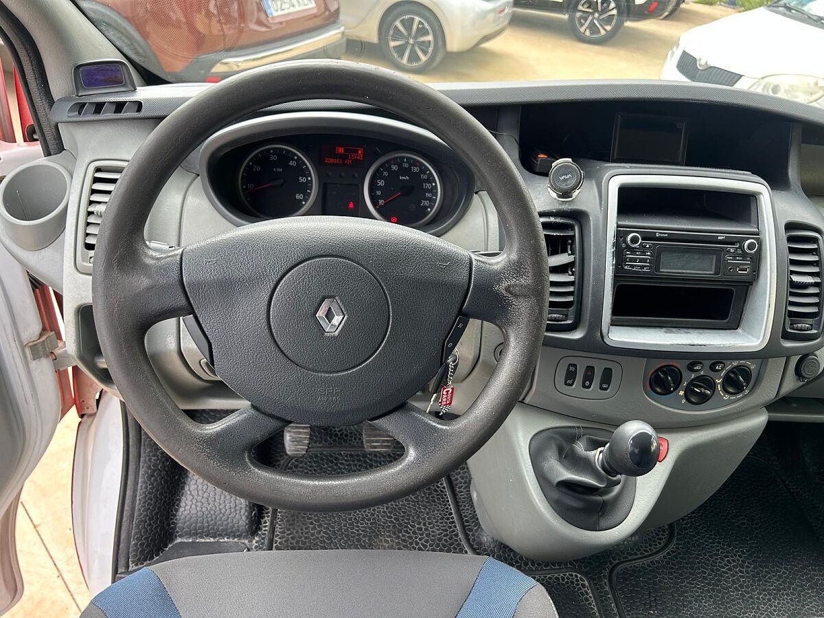 RENAULT TRAFIC 9 SEATS 2.0 DCI SPANISH LHD IN SPAIN 137000 MILES SUPERB 2013